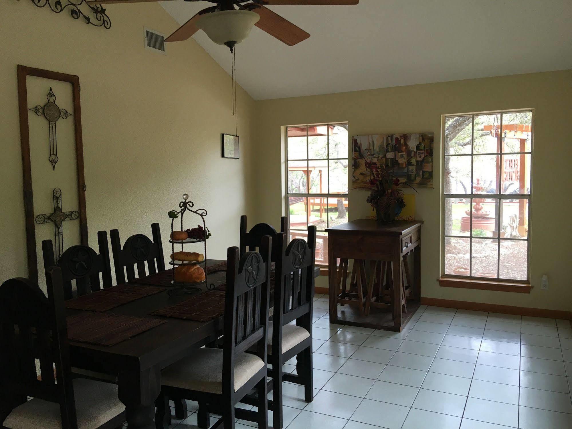 The Cove Bnb Hudson Bend Bagian luar foto