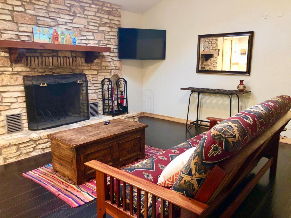 The Cove Bnb Hudson Bend Bagian luar foto